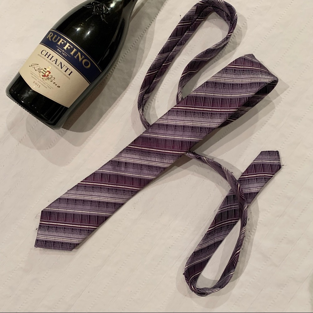 1670 Men’s purple striped tie